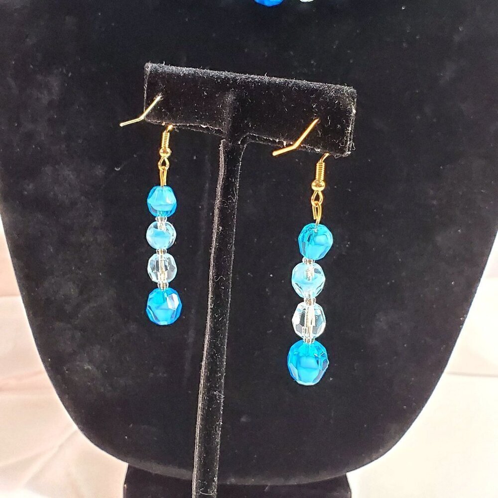 Vintage Lisner Blue and white Glass Bead Necklace & Earrings Set Aurora Borealis - Picture 15 of 16